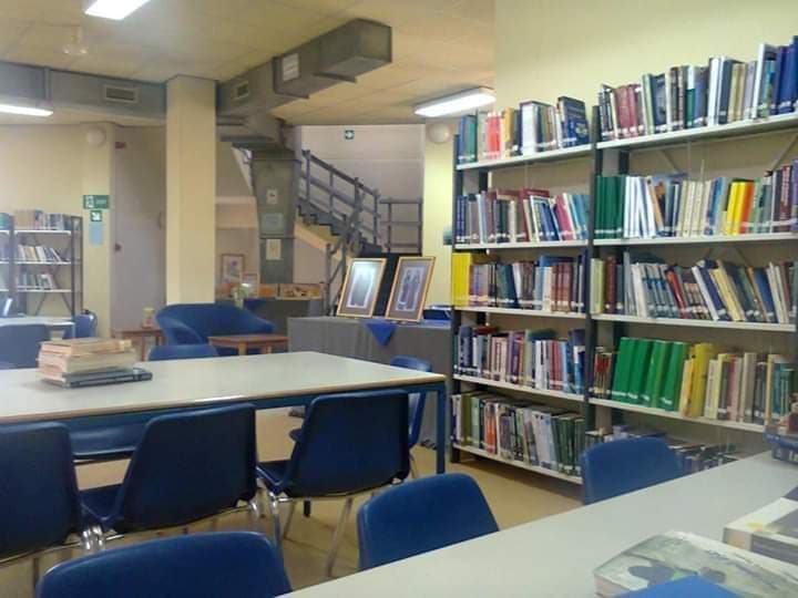 Reading area and bookshelves in the AUW library