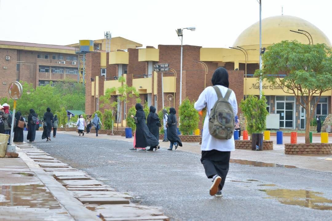 Students walking through the AUW campus